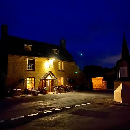 Royal Oak Ramsden Hotel Екстериор снимка