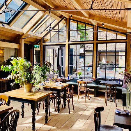 Royal Oak Ramsden Hotel Екстериор снимка
