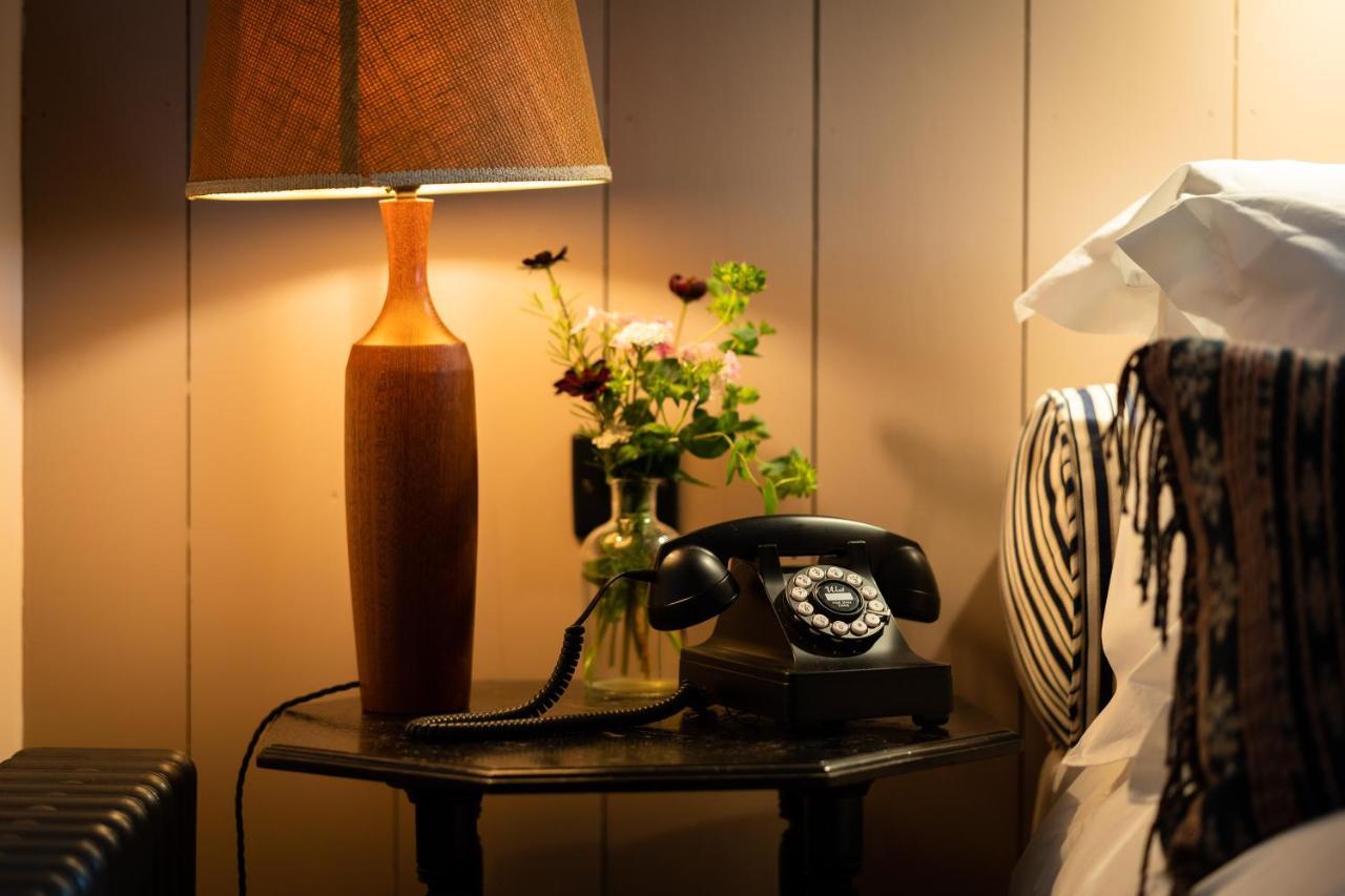 Royal Oak Ramsden Hotel Екстериор снимка