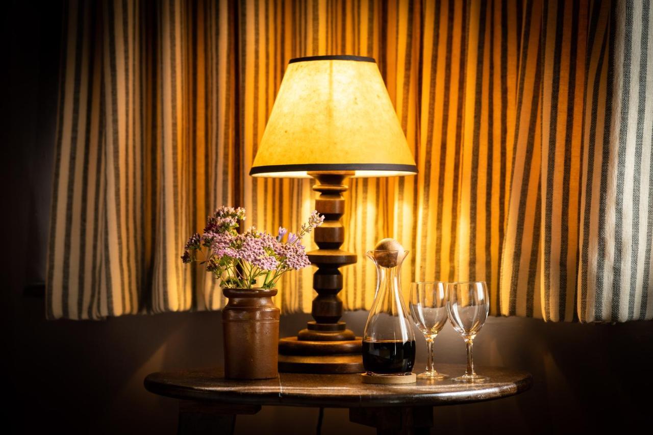 Royal Oak Ramsden Hotel Екстериор снимка