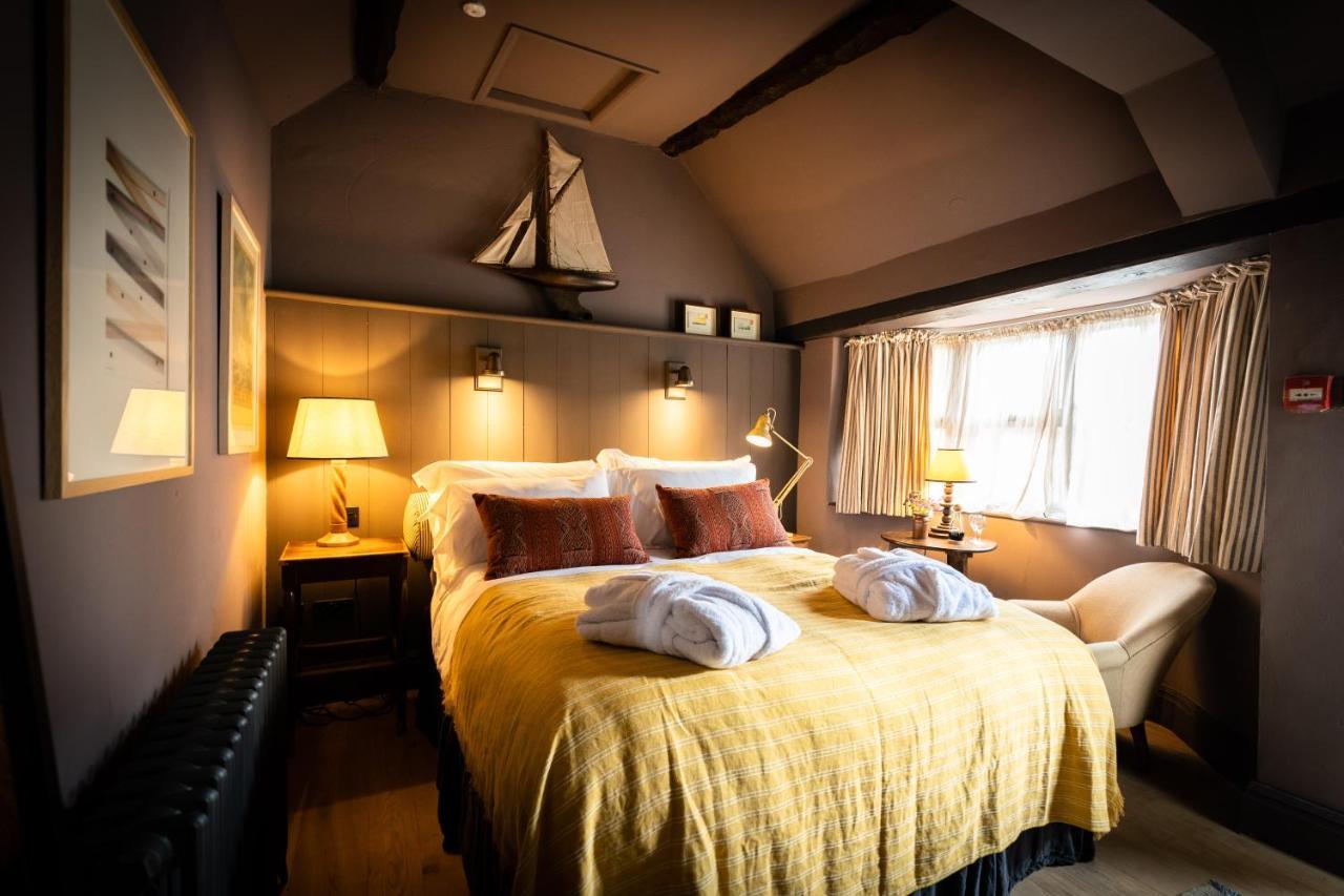 Royal Oak Ramsden Hotel Екстериор снимка