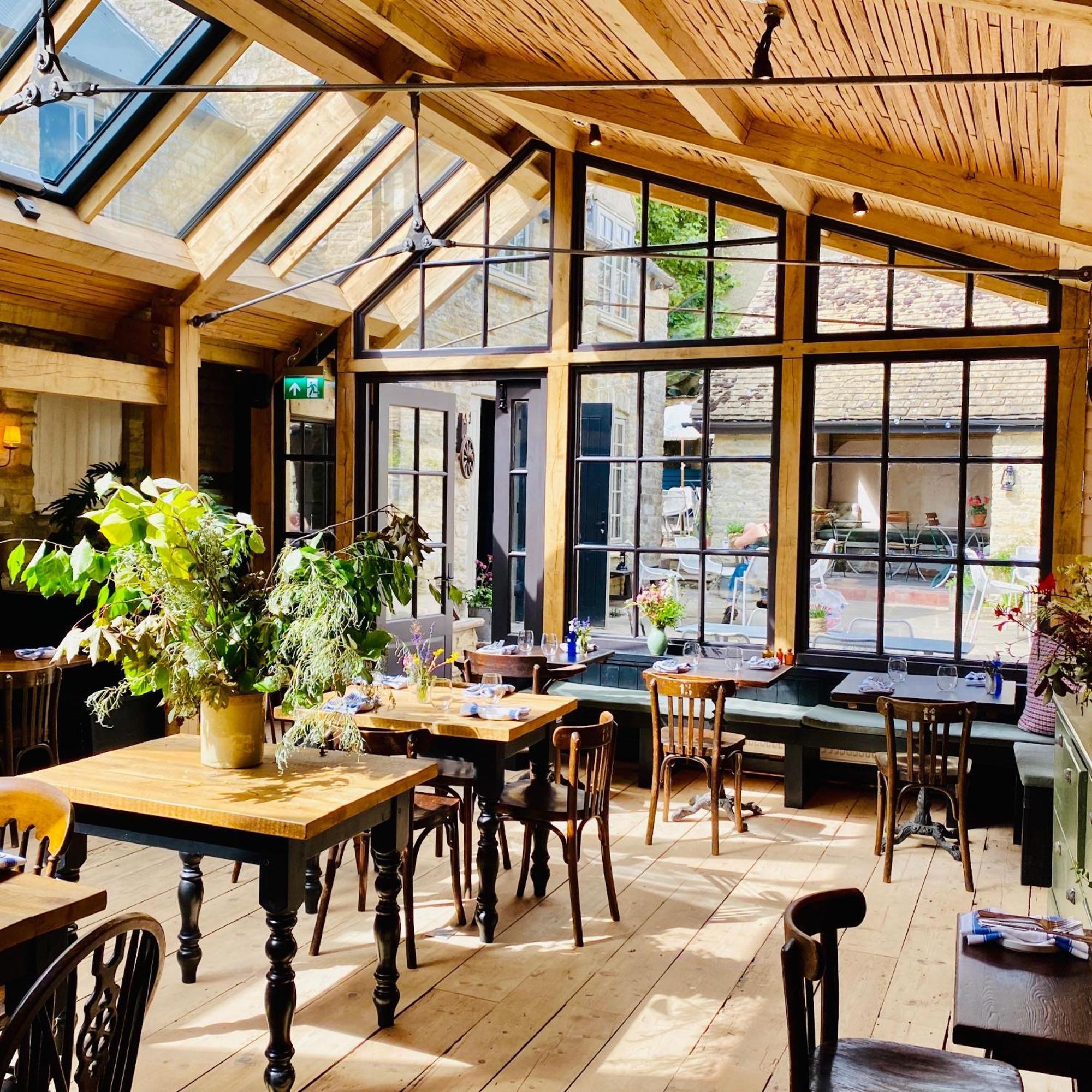 Royal Oak Ramsden Hotel Екстериор снимка